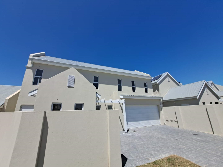 3 Bedroom Property for Sale in Langeberg Village Western Cape